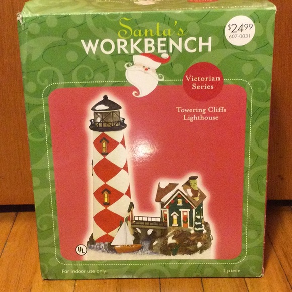 Vintage Santa’s Workbench Towering Cliffs Lighthouse - Picture 5 of 13